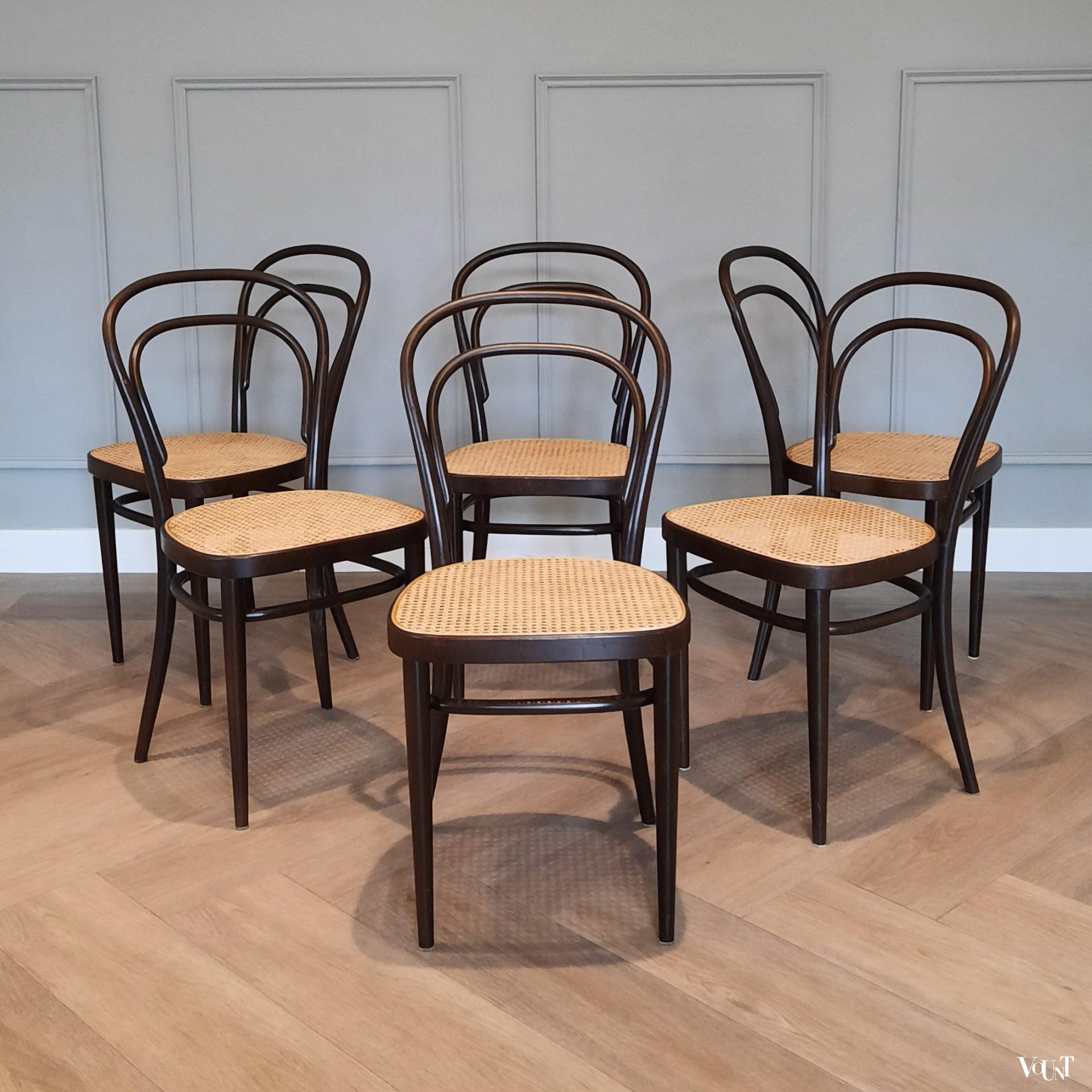 volwassen maandelijks Tegenover Set van 6 originele bruine Thonet-stoelen nr. 214, jaren '70